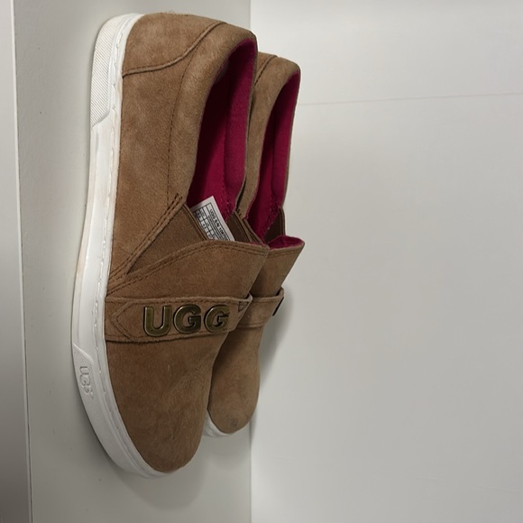 NWT UGG Women's Kitlyn Charm
Brown - Picture 3 of 3